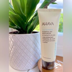 NIB AHAVA Essential Day Moisturizer
